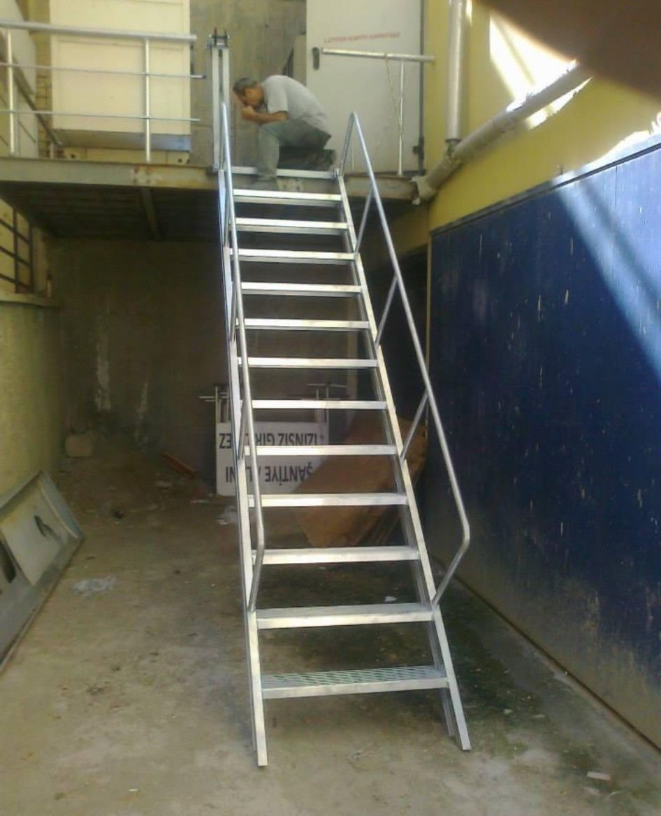 Cömert Merdiven & İskele